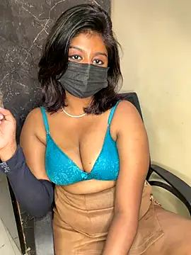 Snapshot of payal_mittal chatting on 10/27/25, 07:07 payal mittal online show from 10/27/25, 07:07