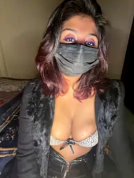 Snapshot of payal_mittal chatting on 12/14/25, 08:13 payal mittal online show from 12/14/25, 08:13