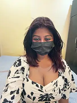 Snapshot of payal_mittal chatting on 04/25/26, 11:24 payal mittal online show from 04/25/26, 11:24