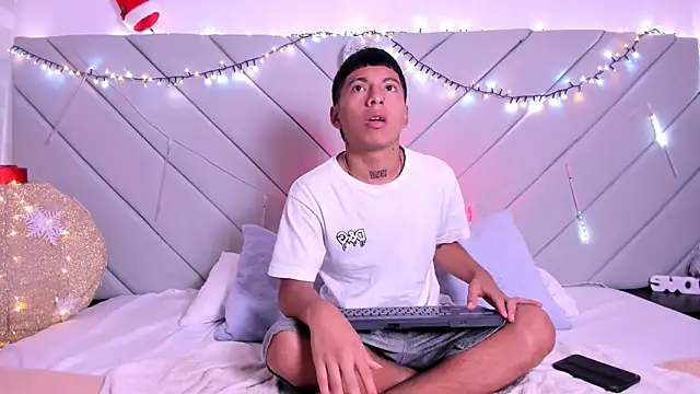 Snapshot of little_kris1 chatting on 12/04/25, 12:36 little kris1 online show from 12/04/25, 12:36