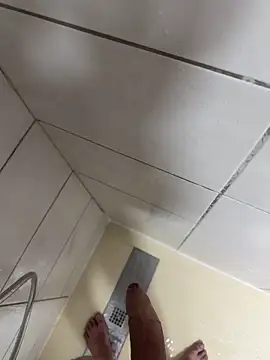 Snapshot of jesuislabb01 chatting on 04/14/26, 04:29 jesuislabb01 online show from 04/14/26, 04:29