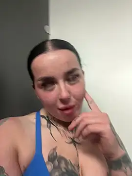 Snapshot of lucycoxxoxo chatting on 05/15/26, 11:34 lucycoxxoxo online show from 05/15/26, 11:34
