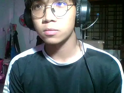 kave2033 online show from 10/25/25, 04:02