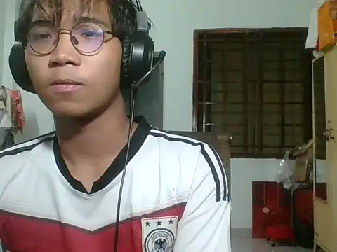 kave2033 online show from 10/31/25, 03:35