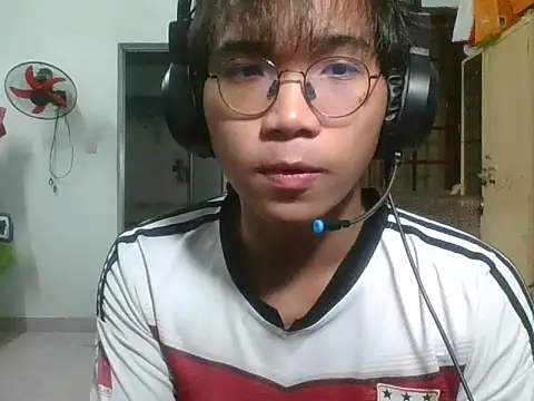 Snapshot of kave2033 chatting on 11/03/25, 03:24 kave2033 online show from 11/03/25, 03:24