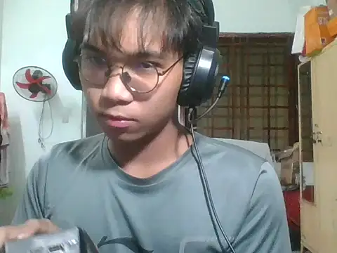 Snapshot of kave2033 chatting on 11/06/25, 04:08 kave2033 online show from 11/06/25, 04:08