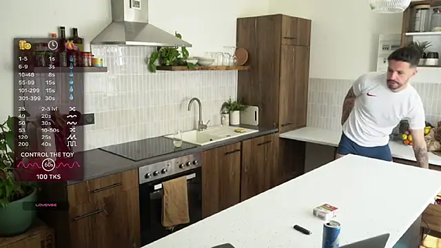 monsieurguitsxxx online show from 03/18/26, 02:09