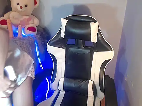 Snapshot of Yourasianbabyemma chatting on 11/03/25, 08:10 Yourasianbabyemma online show from 11/03/25, 08:10