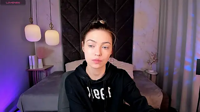 Snapshot of AlysiaSun_ chatting on 03/28/26, 01:22 AlysiaSun online show from 03/28/26, 01:22