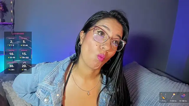 charlhot  online show from 11/12/25, 12:38