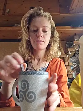 DeesseLilli online show from 10/21/25, 08:04