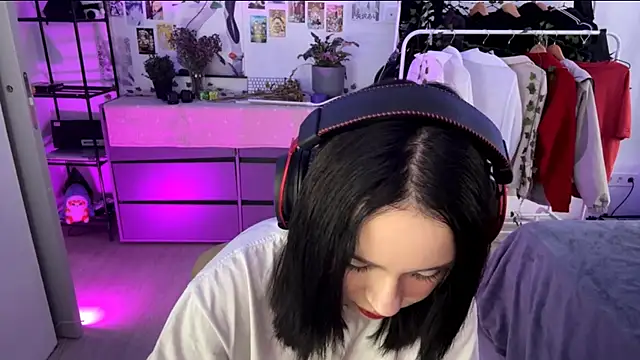 Snapshot of StarIightPrincess chatting on 10/16/25, 07:31 StarIightPrincess online show from 10/16/25, 07:31