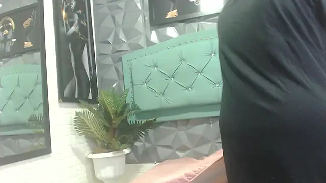 Amara  Hank online show from 11/26/25, 11:33