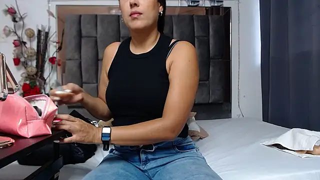 Snapshot of Salmma_Milf chatting on 02/26/26, 11:42 Salmma Milf online show from 02/26/26, 11:42