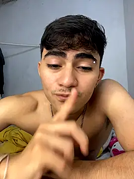 Snapshot of Myke_hotxxx chatting on 11/15/25, 03:37 Myke hotxxx online show from 11/15/25, 03:37