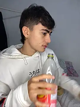 Snapshot of Myke_hotxxx chatting on 11/17/25, 03:23 Myke hotxxx online show from 11/17/25, 03:23