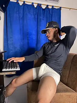 Kylian Alessandro online show from 10/23/25, 11:42