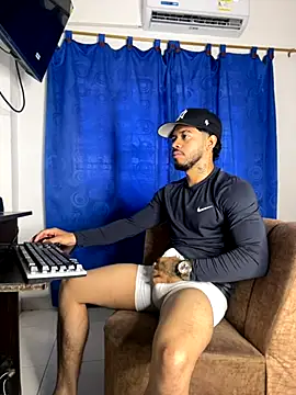 Snapshot of Kylian_Alessandro chatting on 11/04/25, 12:48 Kylian Alessandro online show from 11/04/25, 12:48