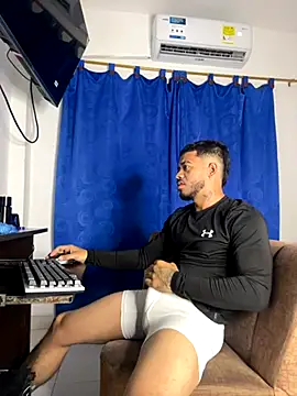 Snapshot of Kylian_Alessandro chatting on 11/13/25, 06:34 Kylian Alessandro online show from 11/13/25, 06:34