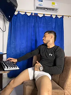 Snapshot of Kylian_Alessandro chatting on 11/13/25, 06:40 Kylian Alessandro online show from 11/13/25, 06:40