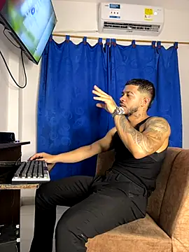 Snapshot of Kylian_Alessandro chatting on 11/15/25, 04:32 Kylian Alessandro online show from 11/15/25, 04:32