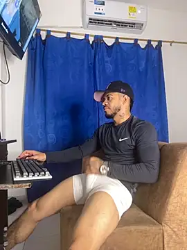 Snapshot of Kylian_Alessandro chatting on 11/18/25, 12:16 Kylian Alessandro online show from 11/18/25, 12:16