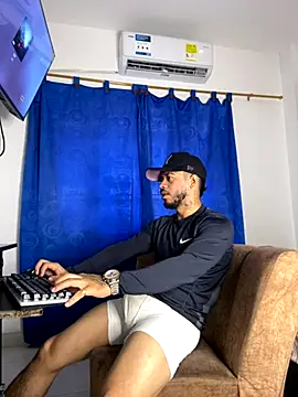 Snapshot of Kylian_Alessandro chatting on 11/21/25, 03:11 Kylian Alessandro online show from 11/21/25, 03:11