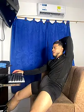 Snapshot of Kylian_Alessandro chatting on 12/03/25, 06:43 Kylian Alessandro online show from 12/03/25, 06:43