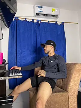 Snapshot of Kylian_Alessandro chatting on 12/15/25, 09:46 Kylian Alessandro online show from 12/15/25, 09:46