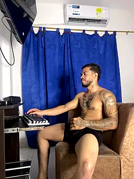 Snapshot of Kylian_Alessandro chatting on 12/19/25, 06:20 Kylian Alessandro online show from 12/19/25, 06:20