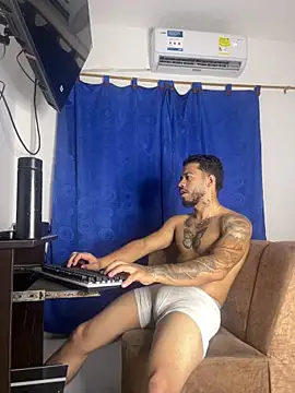 Snapshot of Kylian_Alessandro chatting on 12/20/25, 06:20 Kylian Alessandro online show from 12/20/25, 06:20