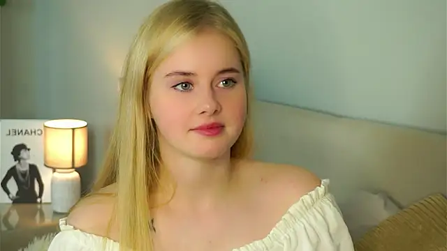 MoriahBorella online show from 10/22/25, 10:37