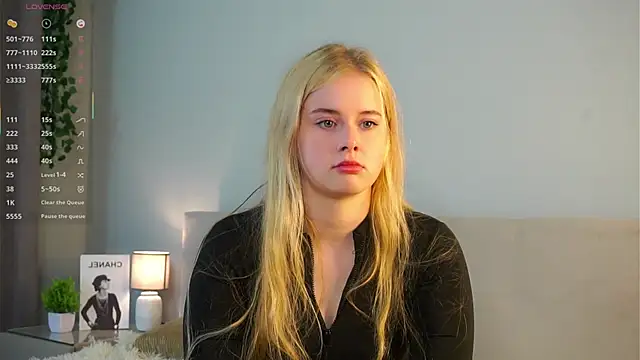 MoriahBorella online show from 10/25/25, 07:38