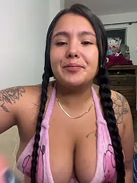 Snapshot of Mellani_luod chatting on 05/01/26, 03:33 Mellani luod online show from 05/01/26, 03:33