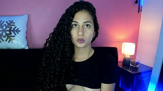 Snapshot of fernanda317 chatting on 11/20/25, 12:00 fernanda317 online show from 11/20/25, 12:00