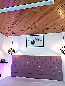 Arianaa Toro online show from 10/23/25, 01:32