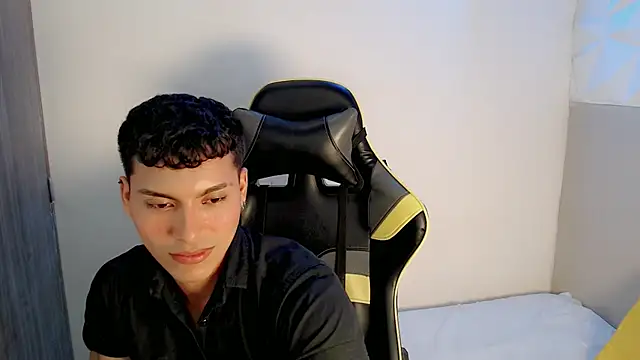 Snapshot of Maynow_666 chatting on 10/15/25, 08:53 Maynow 666 online show from 10/15/25, 08:53