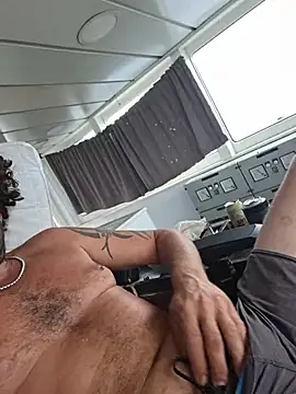 Snapshot of shainnfk chatting on 11/16/25, 04:29 shainnfk online show from 11/16/25, 04:29