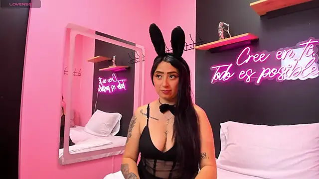 JuliethCruz  online show from 10/31/25, 05:03