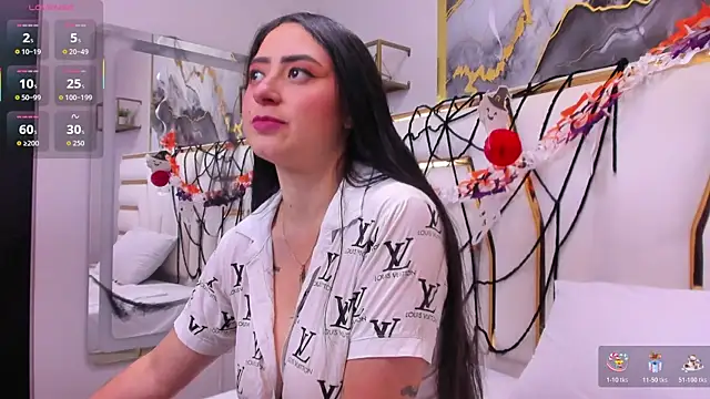 JuliethCruz  online show from 11/01/25, 05:48