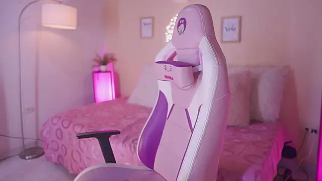 Meggie  online show from 11/24/25, 11:15