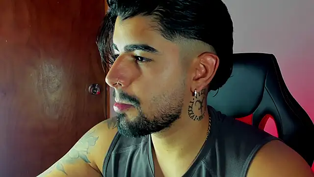 maximo black  online show from 10/28/25, 07:38