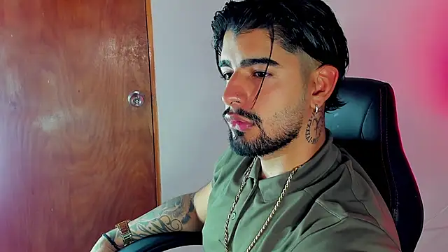 maximo black  online show from 10/30/25, 11:49