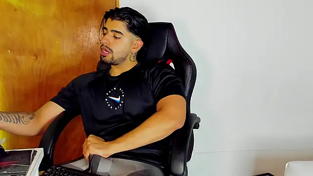 maximo black  online show from 11/05/25, 12:54