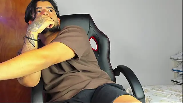 maximo black  online show from 11/19/25, 10:21