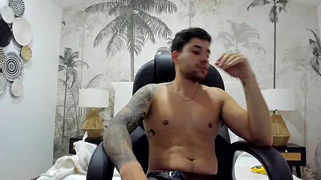 Snapshot of Mike_montoya01 chatting on 10/15/25, 05:07 Mike montoya01 online show from 10/15/25, 05:07