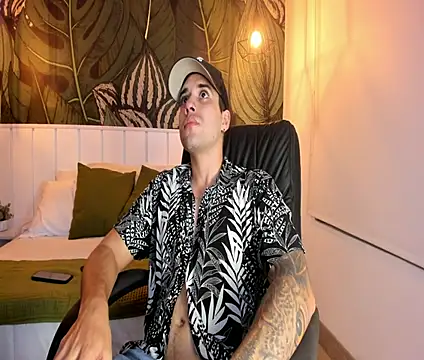 Snapshot of Mike_montoya01 chatting on 10/17/25, 11:29 Mike montoya01 online show from 10/17/25, 11:29