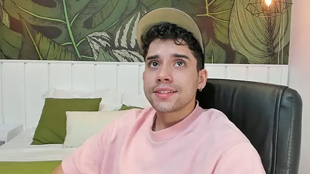 Snapshot of Mike_montoya01 chatting on 11/13/25, 03:55 Mike montoya01 online show from 11/13/25, 03:55