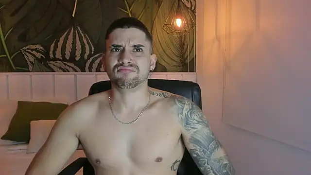 Snapshot of Mike_montoya01 chatting on 11/20/25, 05:07 Mike montoya01 online show from 11/20/25, 05:07