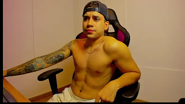 Snapshot of Mike_montoya01 chatting on 12/04/25, 10:18 Mike montoya01 online show from 12/04/25, 10:18